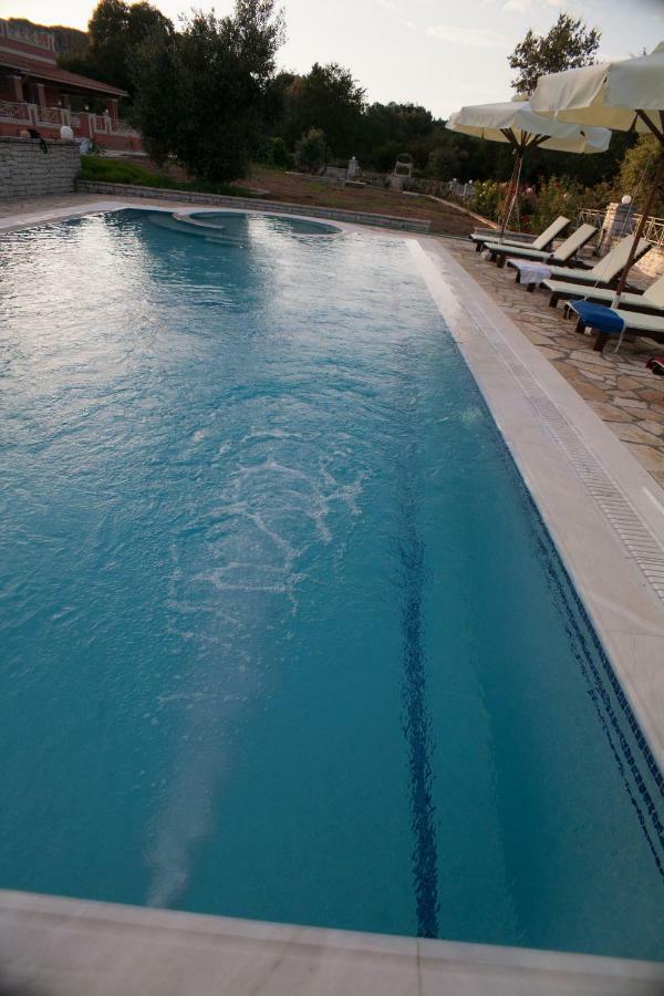 Epavlis Nadine Corfu Villa Гувия Екстериор снимка